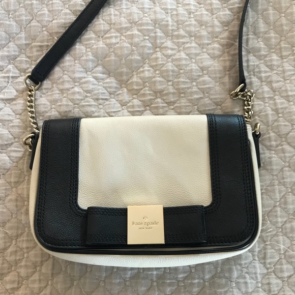 kate spade Handbags - Kate Spade Cream & Black Crossbody Purse